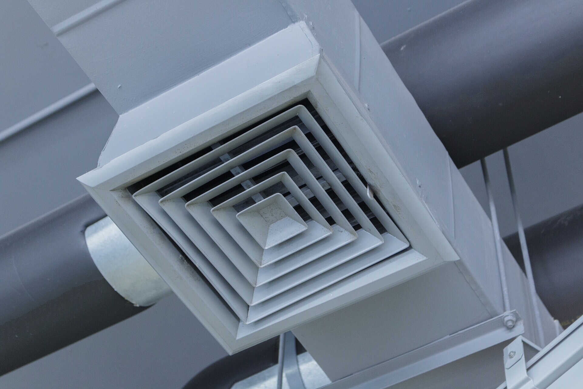 Вентиляционные системы в жилых домах - эффективное оборудование для комфортного проживания
